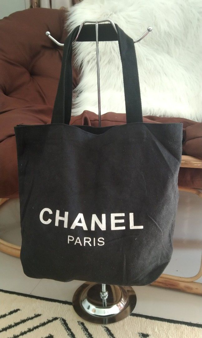Chanel tote bag hotsell kanvas
