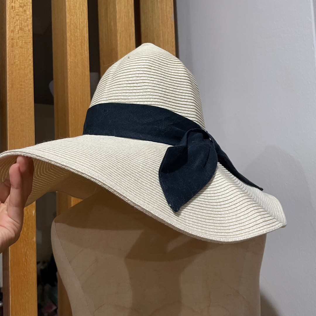 Uniqlo Straw Beach Hat, Women's Fashion, Watches & Accessories, Hats