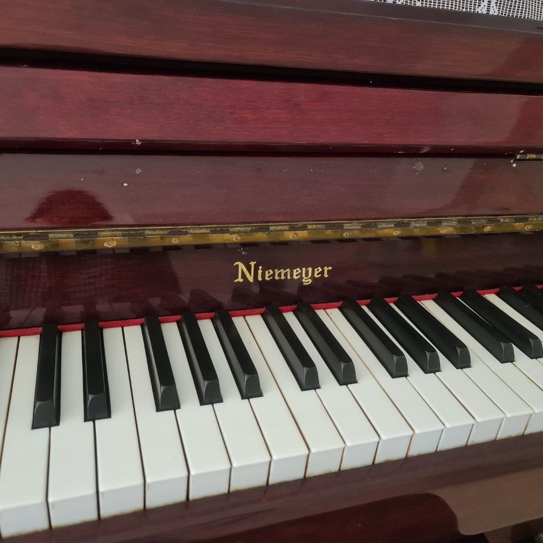 Niemeyer upright 2025 piano