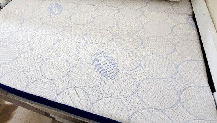 URATEX AIRLITE FUTON COOL MATTRESS (Category: Bed Frames & Mattresses) located in Quezon City. Submitted by giern (Listing ID 1257624741, Image 2). Description: Uratex Airlite Futon Cool Mattress Good as new. Maintained well. Brand: Uratex Semi-double: 48" x 75" Thickness: 3-inches Location: Mandaluyong Pick-up. 😊 Send PM if interested. Thank you..