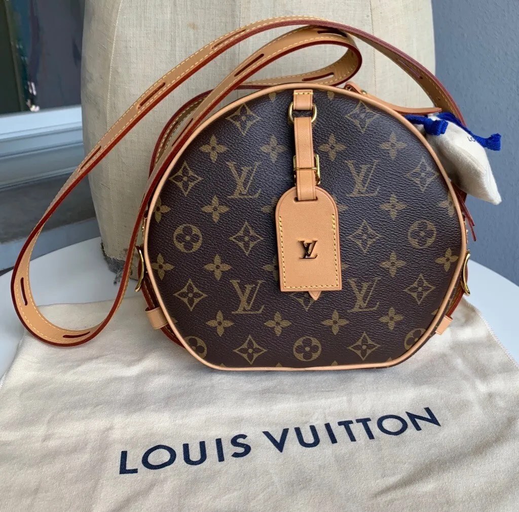 SALE! Authentic Louis Vuitton LV Monogram Crossbody bag Boite Chapeau  Souple MM, Luxury, Bags & Wallets on Carousell