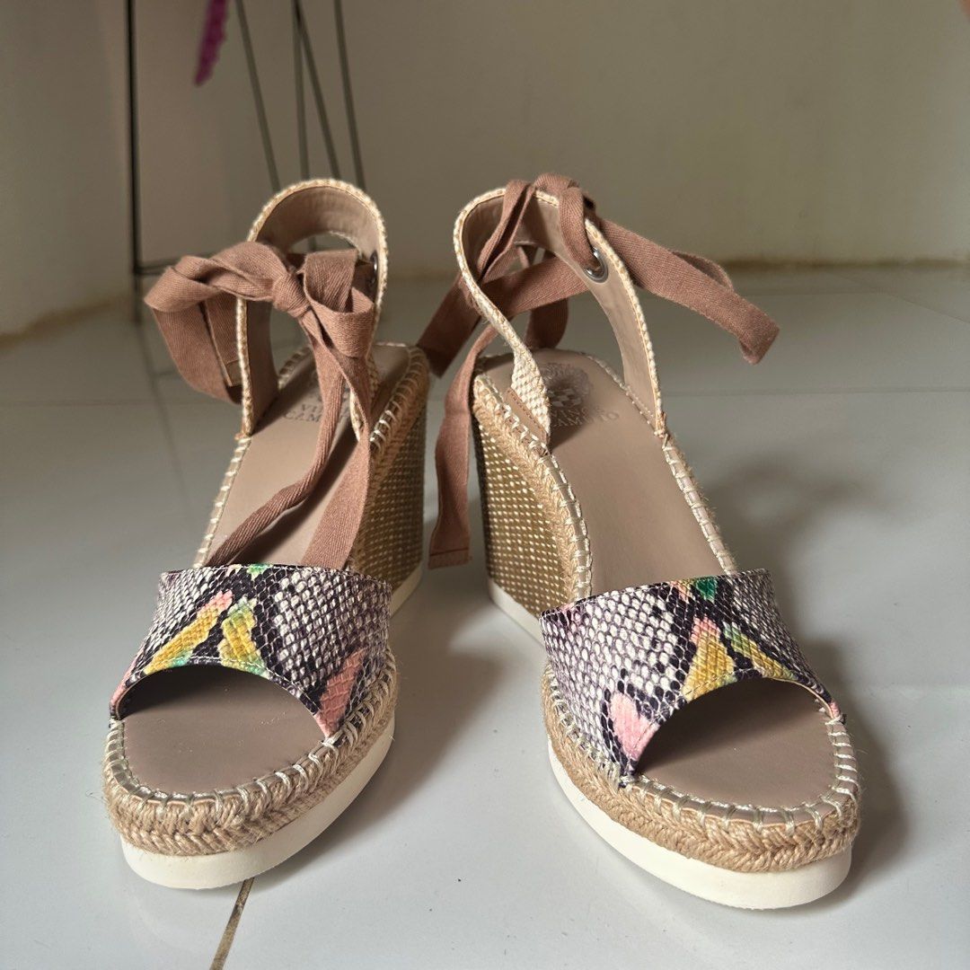 Vince camuto discount gold wedges