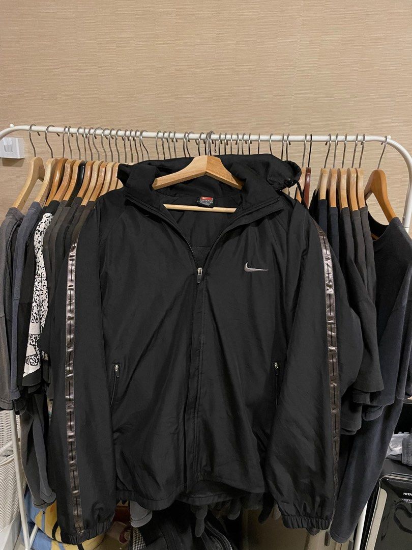 gray nike windbreaker