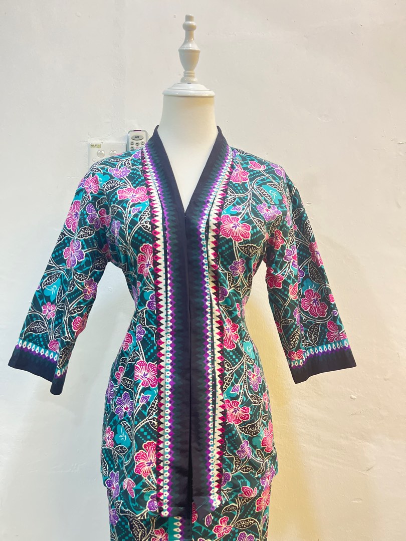 Vintage Batik Kebaya Like MAS, Women's Fashion, Muslimah Fashion, Baju ...