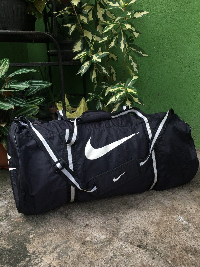 Vintage Nike Duffle Bag (95L) (Category: Sling Bags) located in Iriga City. Submitted by blimpshady (Listing ID 1257519129, Image 2). Description: Vintage 90's Nike Duffle Bag (95 L) L 28.5" / W 14" / H 14" approx. Very good condition Honest issue: Crack prints .