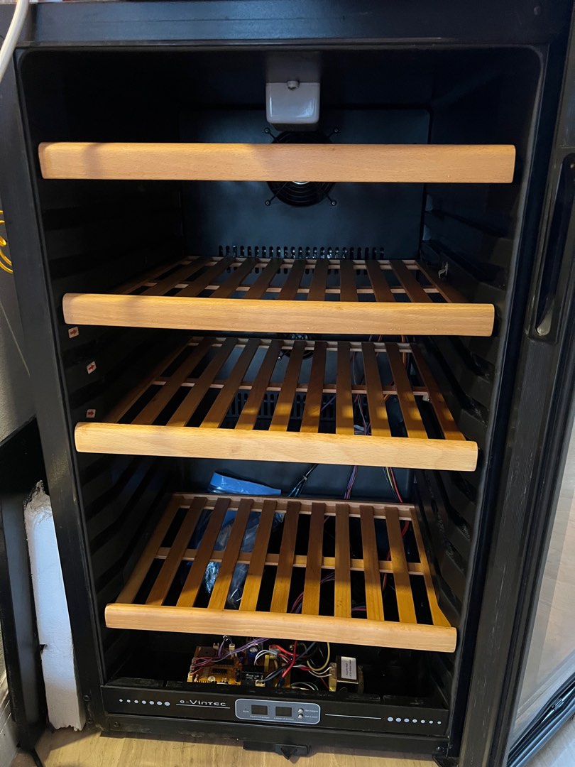 Vintec wine chiller vs30g 2e (not working), TV & Home Appliances