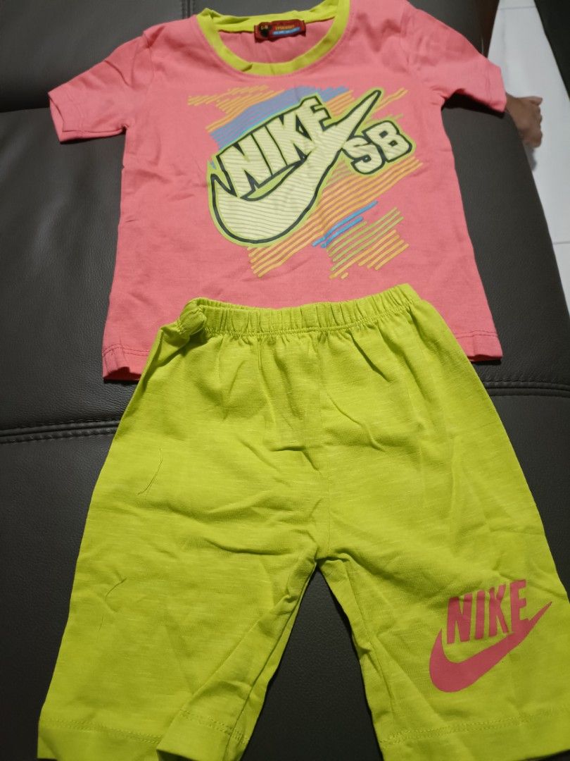18 24 mths Nike playset white light blue purple pink tee shirt