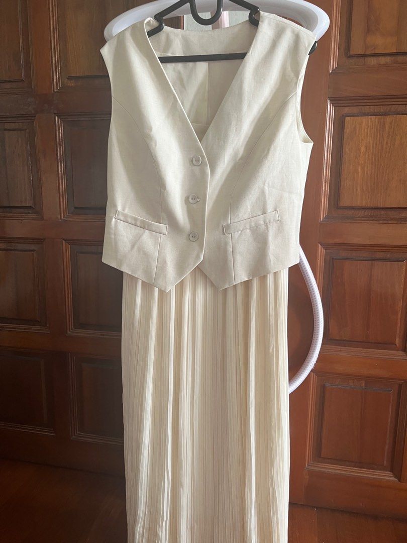 $220 Japan Linen Vest and Pleated Dress Two piece set Herlipto