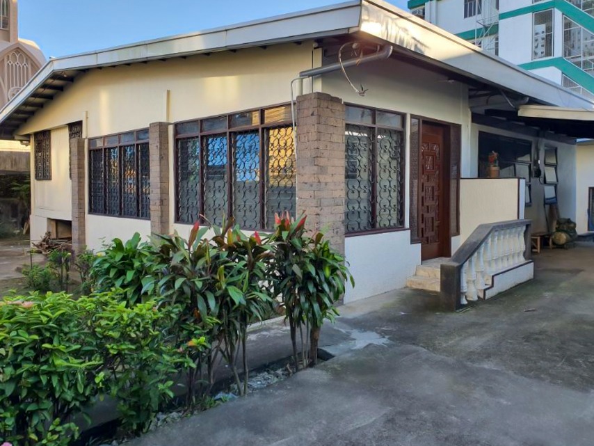 2 Bungalow House and Lot for Sale in Cubao, Quezon City. Nr. Smart