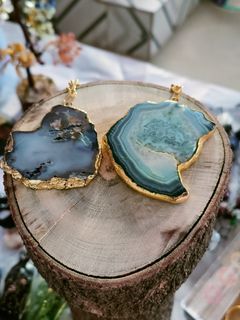 Agate coaster with golden glided edge