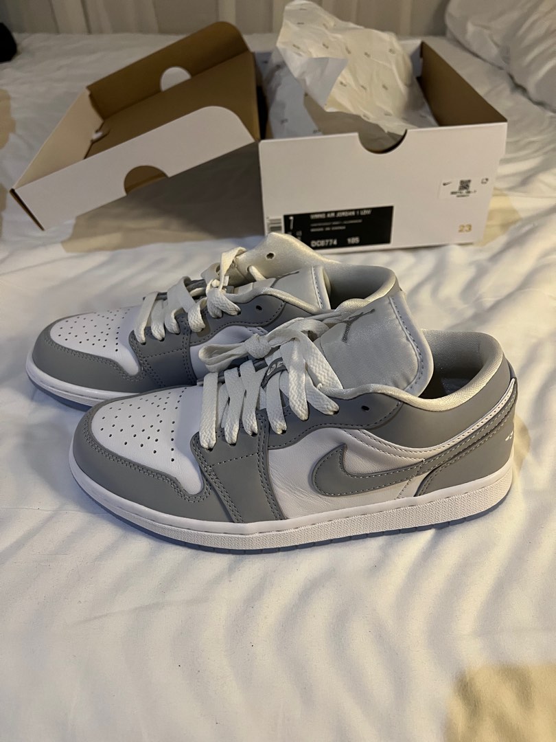 White wolf grey top