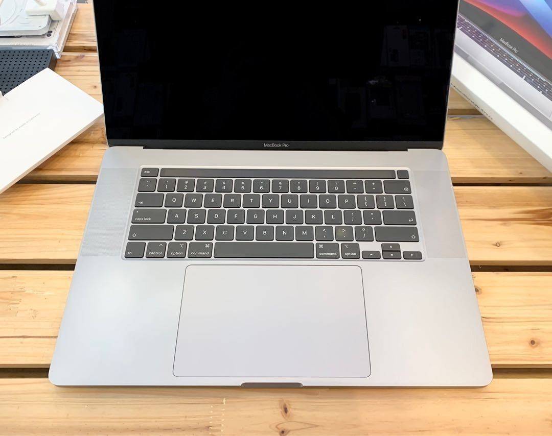 Apple MacBook Pro 16-inch 2019 Intel i7 16GB 512GB w/ Box