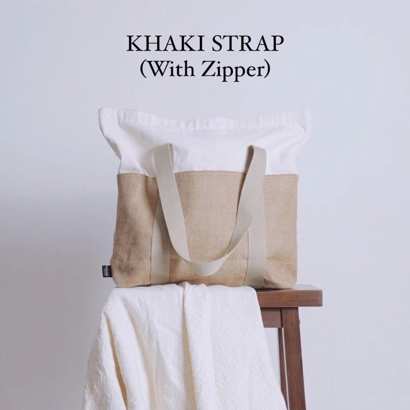 Artotell Burlap Canvas Tote Bag (Category: Tote Bags) located in Baguio. Submitted by _tindeclutters (Listing ID 1252966279, Image 3). Description: Artotell 12-pocket Burlap Canvas Tote Bag with Khaki Strap and Zipper PRODUCT DESCRIPTION • Bag Size: 18.5”W x 13.5”H x 5.5” base • Made from canvas and jute fabric • 6 internal canvas pockets • 6 external burlap pockets Super spacious bag and durable. Bought this for PHP 700 Selling it for PHP 500 RF