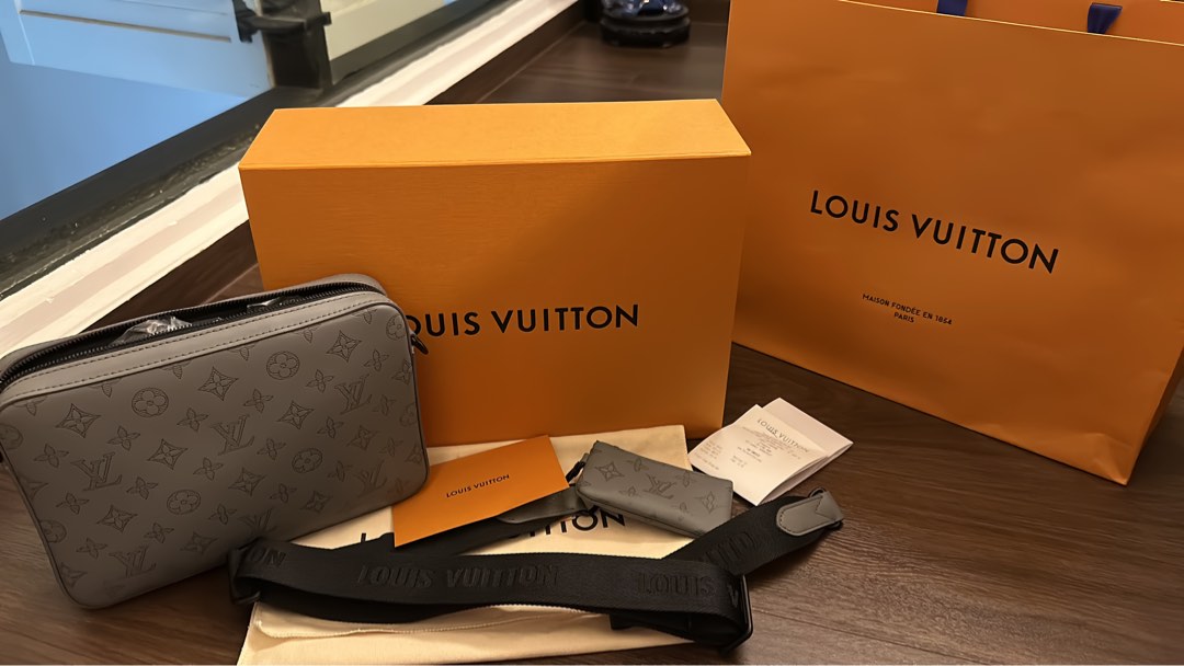 LV messenger bag perfect shape incl box and receipt, Luxury, Bags & Wallets  on Carousell