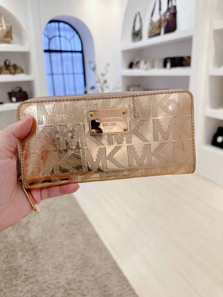 Authentic Michael Kors Zip Around Wallet Women s Fashion Bags