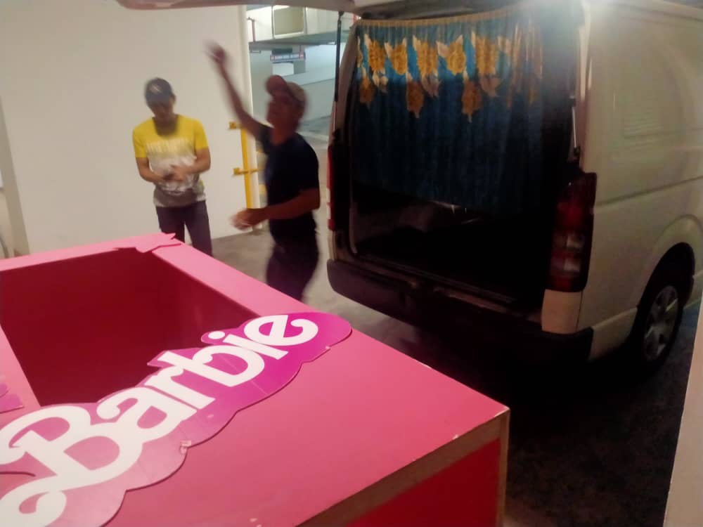 Barbie box for rent, Announcements on Carousell