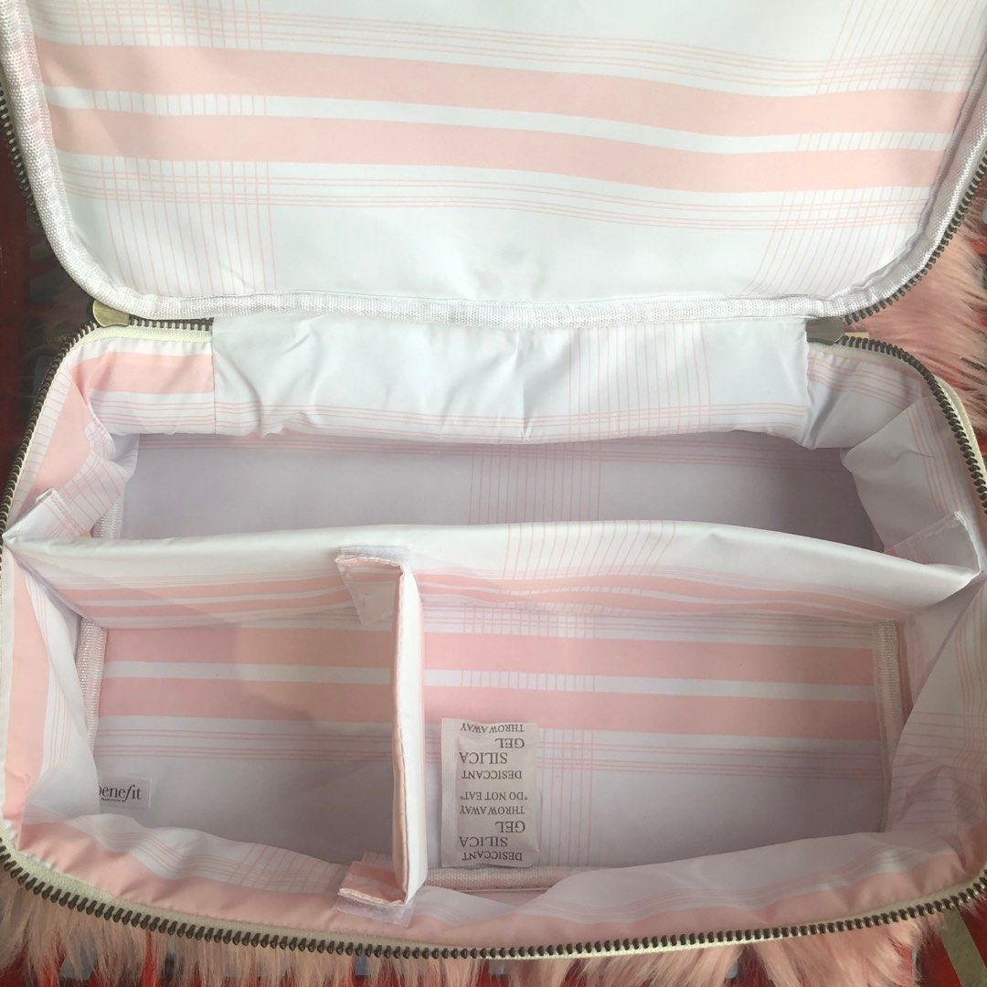 Benefit Brows Compartment Traincase (Category: Makeup) located in Mandaue City. Submitted by wyatt_whatevers (Listing ID 1252827186, Image 2). Description: Spacious makeup organizer… Can hold a lot of different types of makeup including brushes and any types if tools for beautification.. Authentic Brand New.