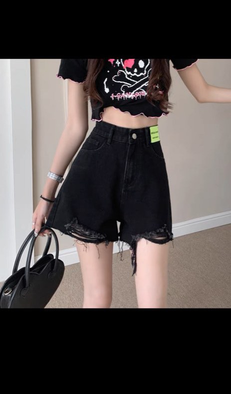 Black ripped shorts sales outfit