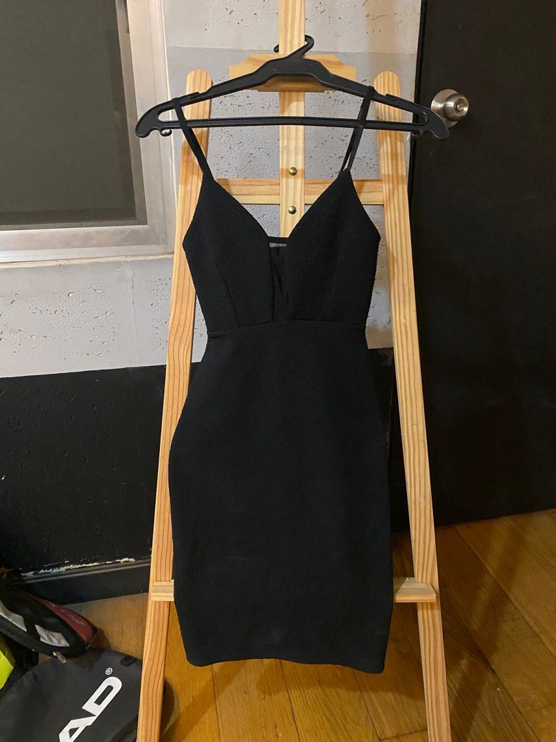 Black wrap dress (Category: Dresses) located in Manila. Submitted by kellypickle (Listing ID 1252917280, Image 2). Description: Never used this but has been with me for a time now Good for petite girls Very nice fit and hugs the body Nice fabric.
