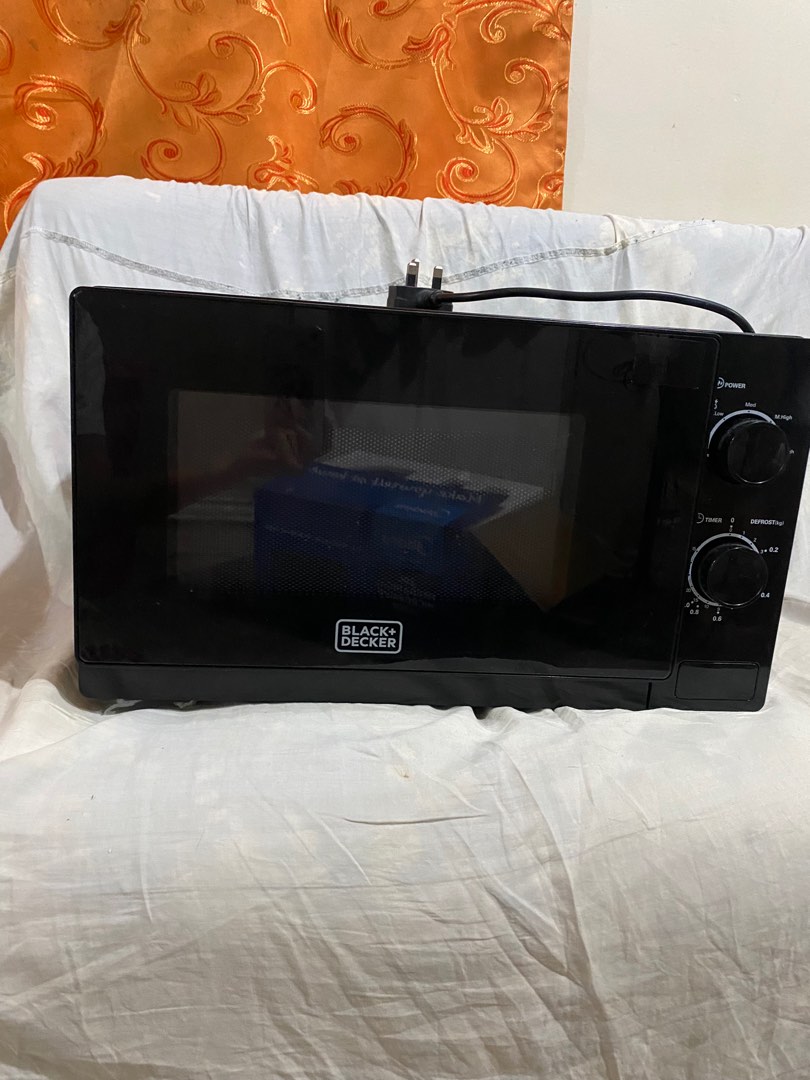 https://media.karousell.com/media/photos/products/2023/9/4/blackdecker_20l_microwave_oven_1693836550_26422a92.jpg