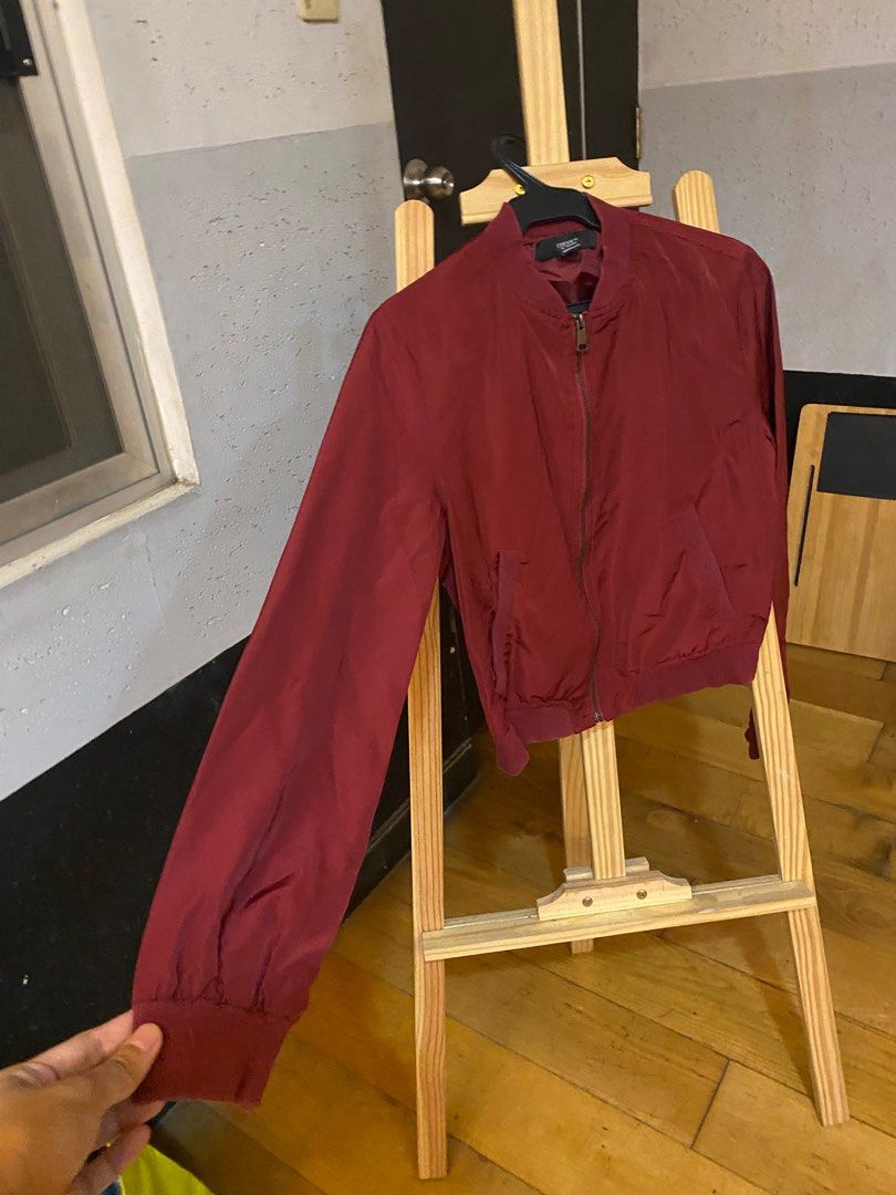 Bomber jacket f21 maroon (Category: Coats, Jackets and Outerwear) located in Manila. Submitted by kellypickle (Listing ID 1252913054, Image 2). Description: Bomber jacket small F21 Color: red maroon.