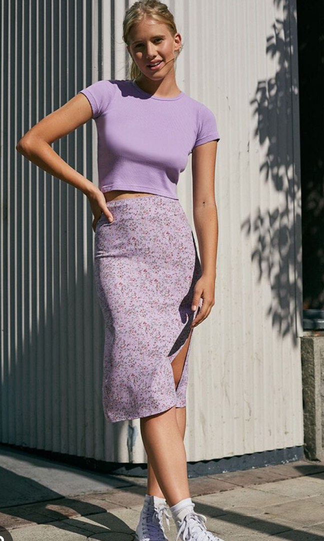 brandy melville phoebe midi skirt, Women's Fashion, Bottoms, Skirts on Carousell