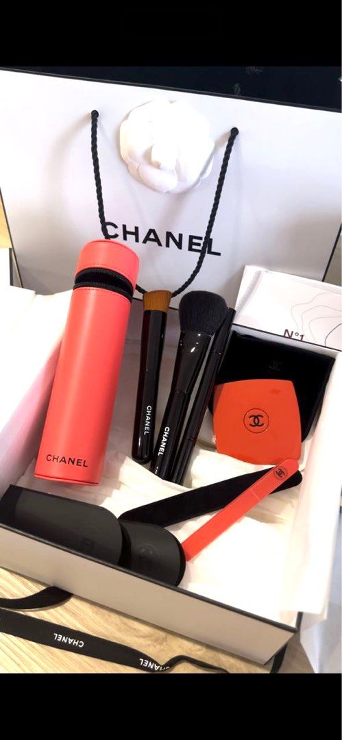 BNIB CHANEL 2020 Limited Edition Holiday Beauty Gift Set Good to Glow Red  Pouch