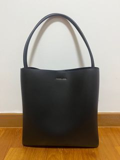 Black Leia Tote Bag - CHARLES & KEITH US