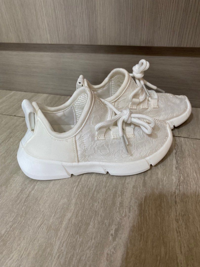 Rechargeable sneakers online