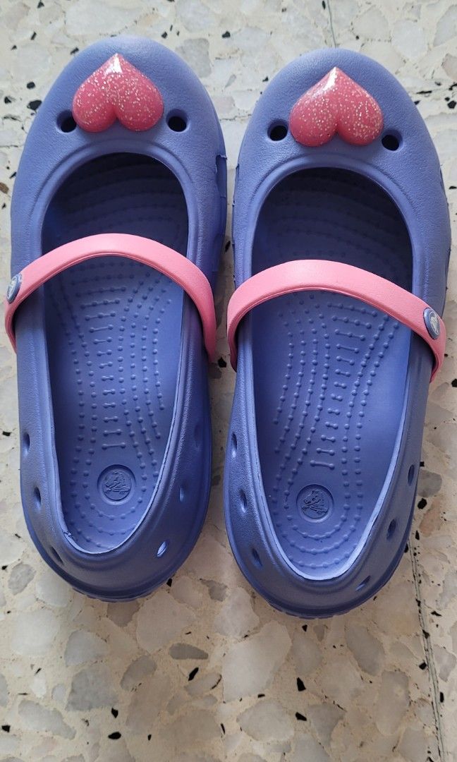 Girls crocs top size 1