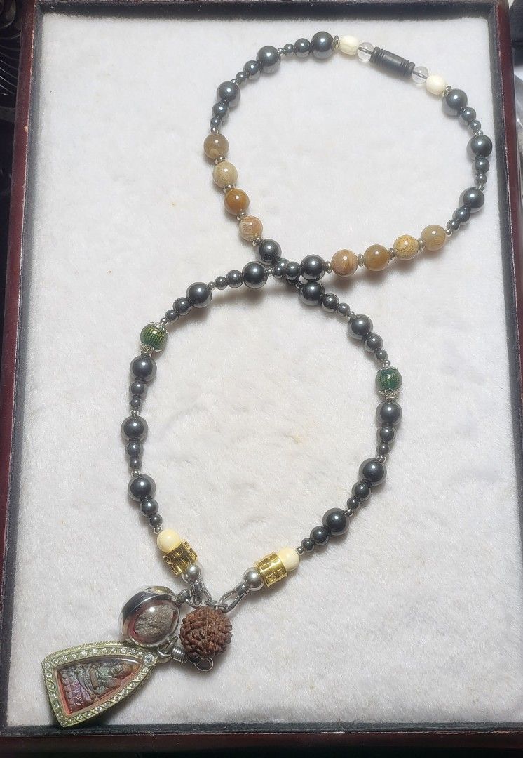 Where can i get a custom outlet necklace made