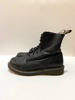 Dr. Martens 1460 Pascal boots in Size UK5