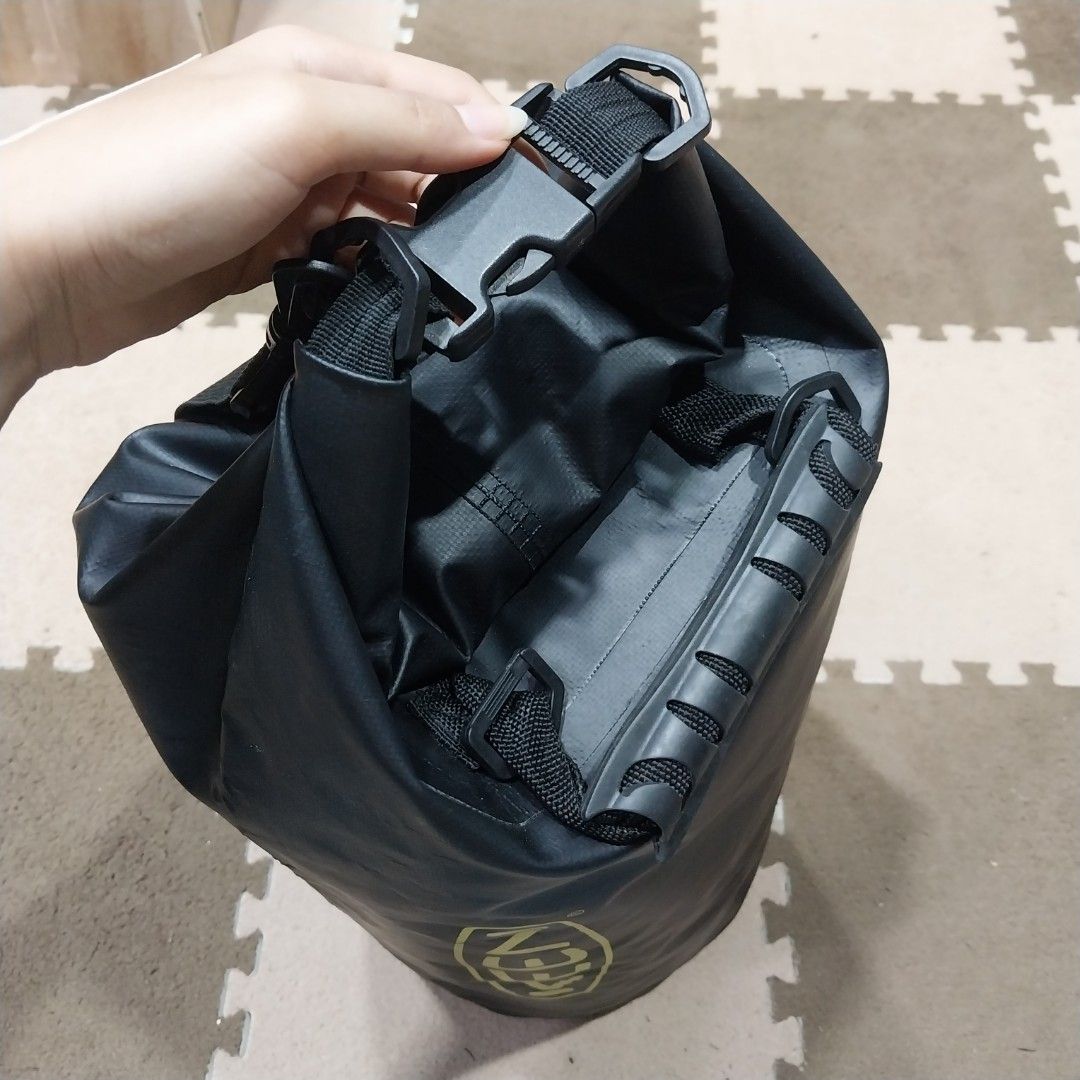 Dry Bag Keen Fesyen Pria Tas Dompet Lainnya di Carousell
