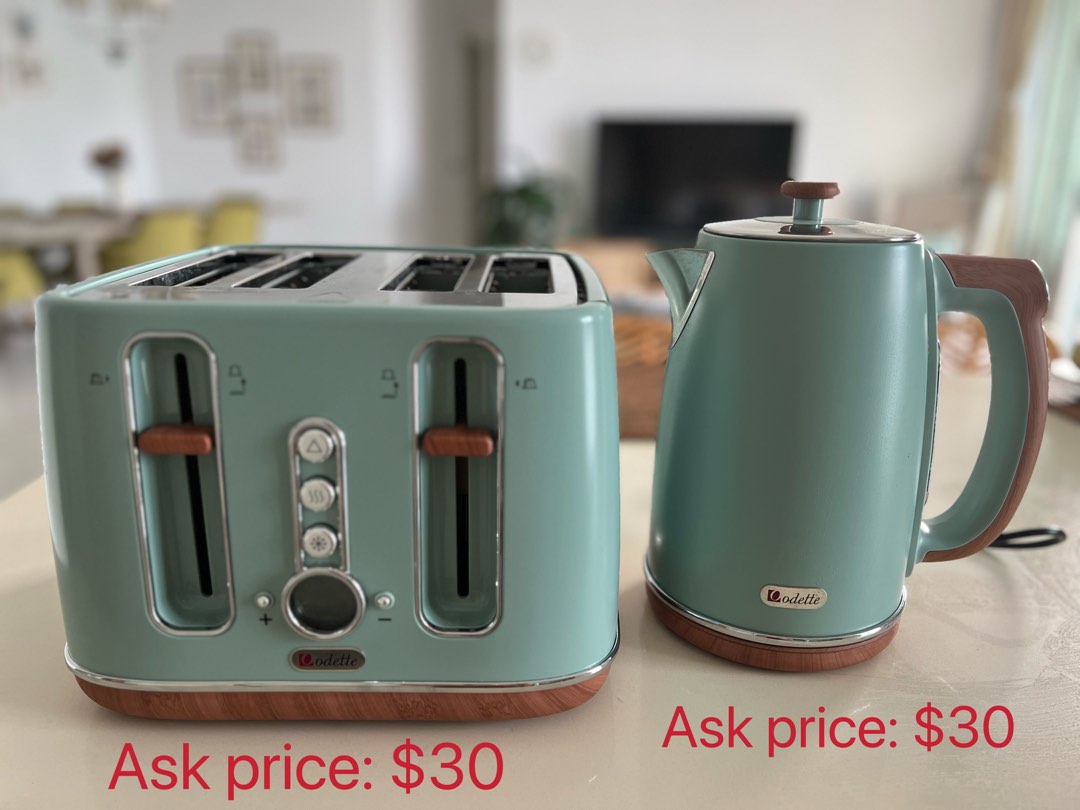 Expat moving sell. Kettle, toaster, steam toaster, airfryer, and vacuum
