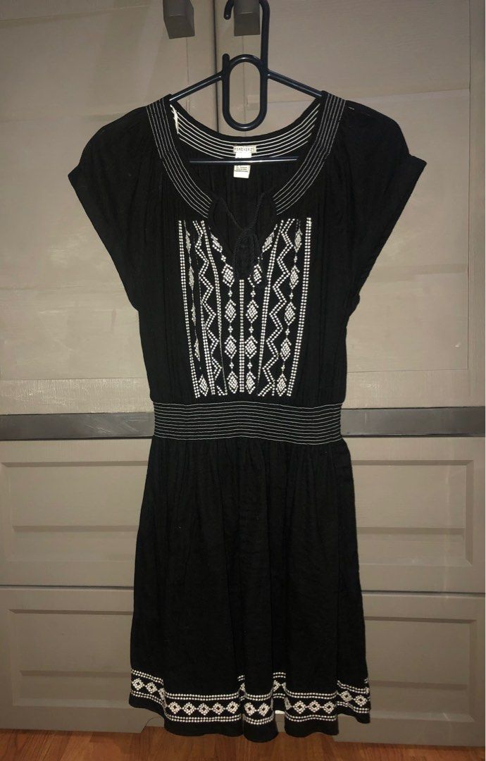 Forever 21 Black Embroidered Boho Dress Women s Fashion Dresses