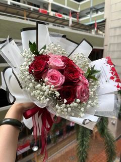 Free delivery ,Valentines,roses bouquet ,fresh flowers,Red ,champagne roses,purple roses,blue roses,birthday bouquet, anniversary bouquet,proposal flower bouquet sunflowers bouquet,baby breathe, ROM flowers,fresh flowers  玫瑰、 向日葵 、满天星 、绣球花、母亲节鲜花