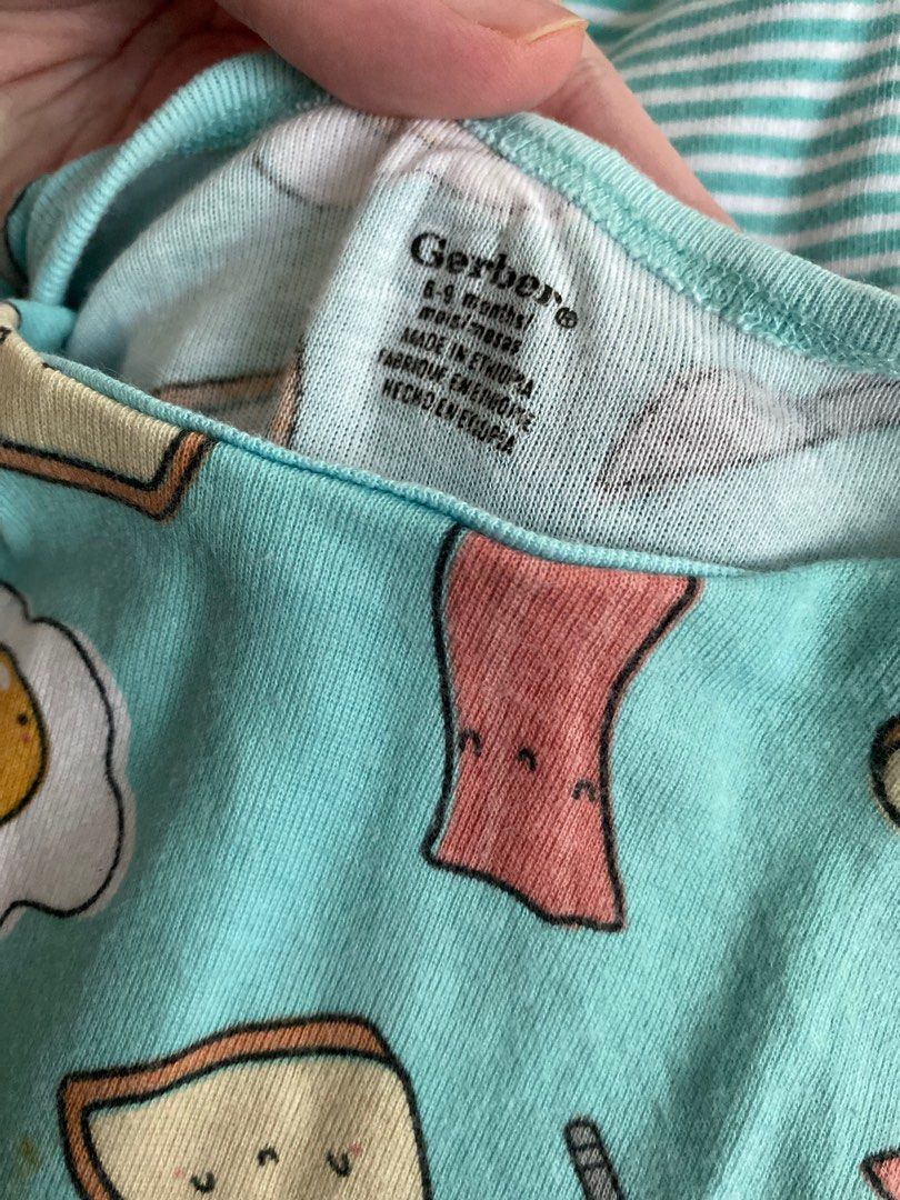 Gerber set 6-9mos (Category: Babies & Kids Fashion) located in Santa Maria. Submitted by rmdeclutters (Listing ID 1252870630, Image 2). Description: .