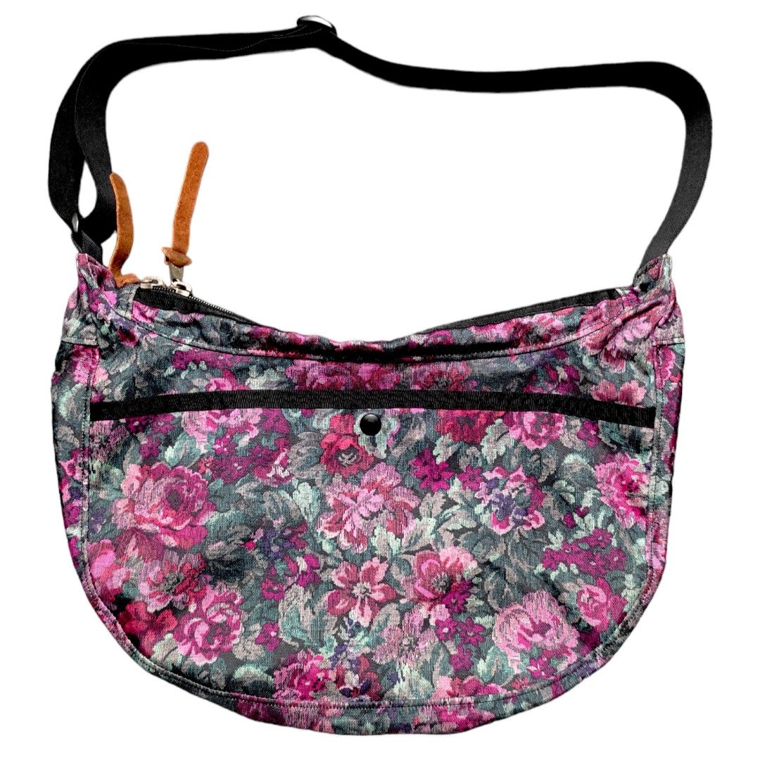 Gregory sling bag (Category: Sling Bags) located in Quezon City. Submitted by cyborgph (Listing ID 1252903256, Image 2). Description: gregory sling bag in excellent condition no issue negotiable just shoot your offer.