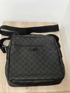 Gucci Leather Bodybag for Men ( Authentic)