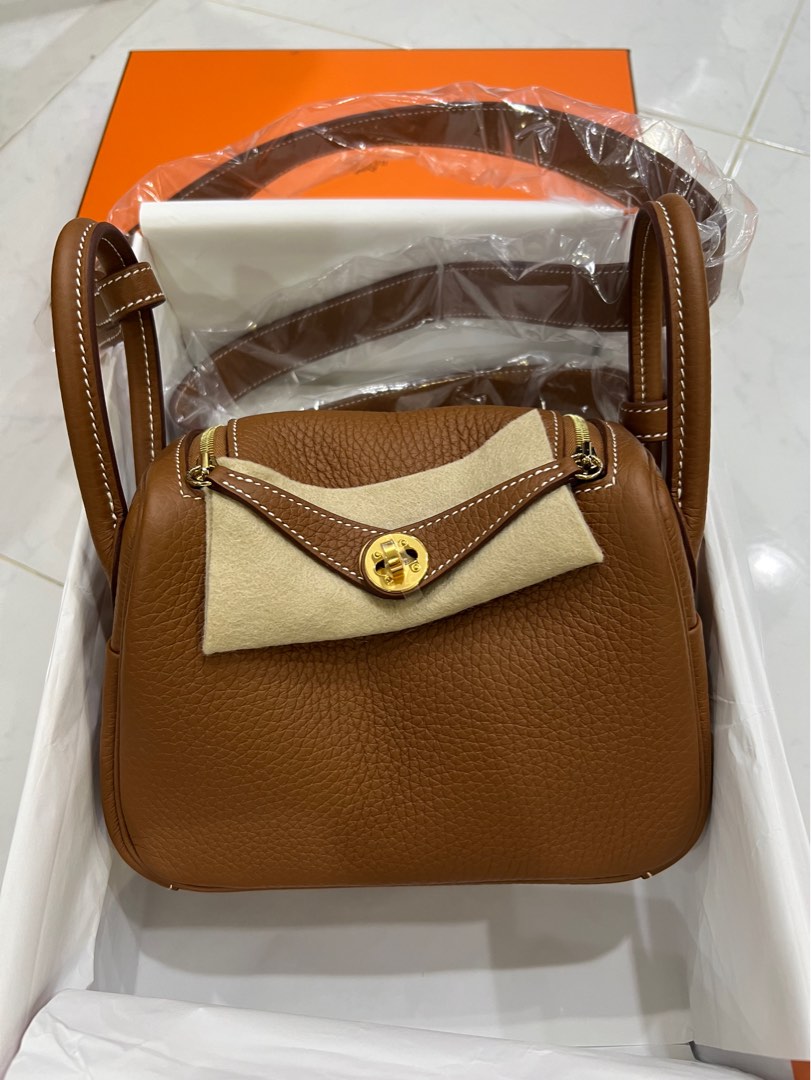 Hermes Lindy 26 GHW Gris Etain Clemence, Women's Fashion, Bags & Wallets,  Cross-body Bags on Carousell