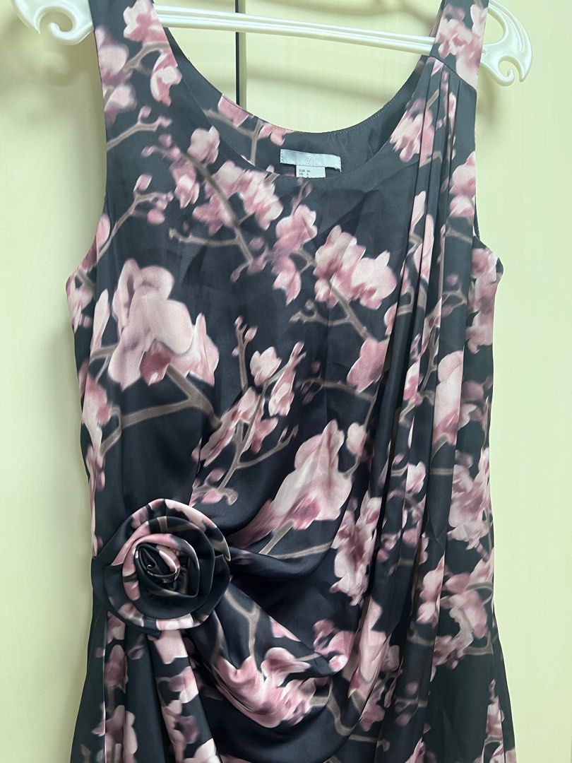 H&M Cocktail Dress Size 36 (Category: Dresses) located in Davao. Submitted by firsttimemother (Listing ID 1252823461, Image 3). Description: H&M Floral Cocktail Dress Never worn. Size 36 Gcash payment shopee checkout.