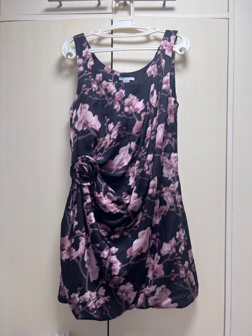 H&M Cocktail Dress Size 36 (Category: Dresses) located in Davao. Submitted by firsttimemother (Listing ID 1252823461, Image 1). Description: H&M Floral Cocktail Dress Never worn. Size 36 Gcash payment shopee checkout.