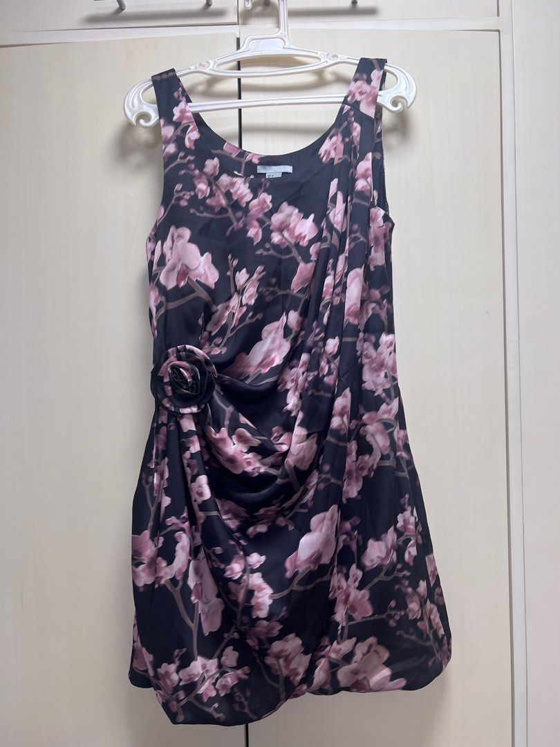 H&M Cocktail Dress Size 36 (Category: Dresses) located in Davao. Submitted by firsttimemother (Listing ID 1252823461, Image 2). Description: H&M Floral Cocktail Dress Never worn. Size 36 Gcash payment shopee checkout.