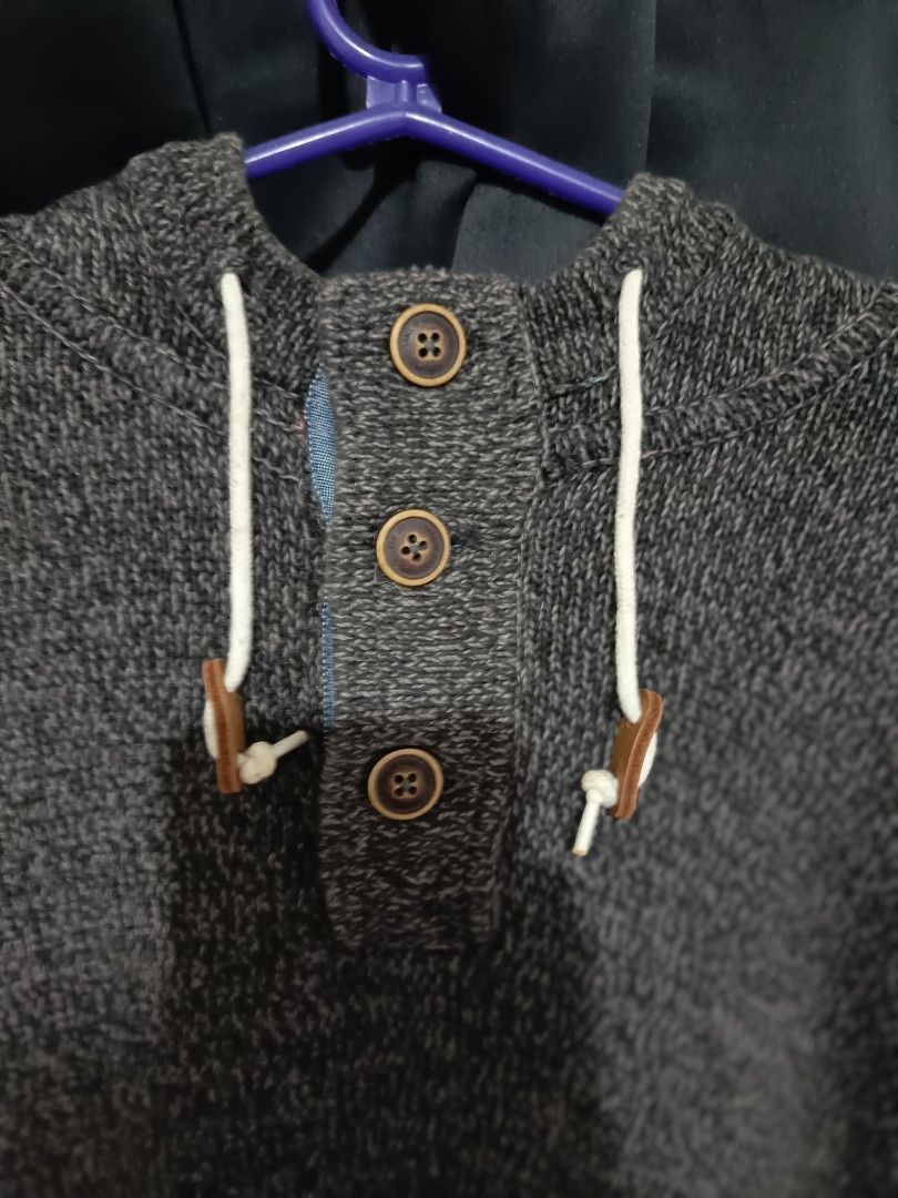 H&M Knitted Hoodie (Category: Hoodies) located in Cainta. Submitted by sadnote (Listing ID 1252840142, Image 3). Description: H&M Knitted Hoodie No issue Color rate: 9.8/10 Pit to pit (Width): 21 (strechable pa) Length: 32 Location: Cainta Can do shipping via Shopee checkout (Payment first) COD via Lalamove.