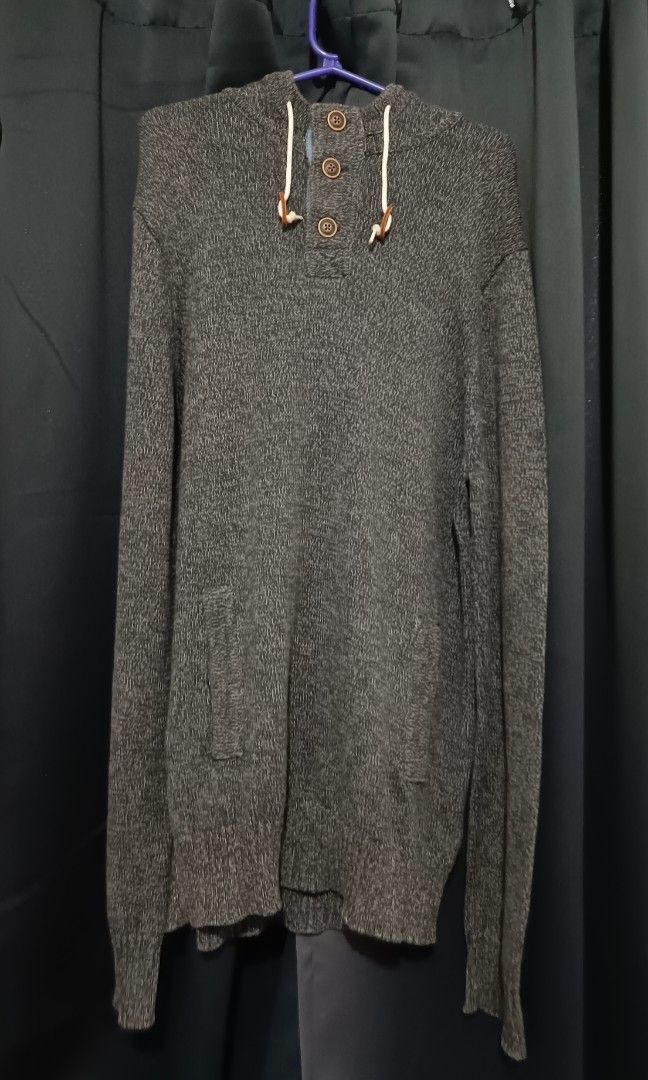 H&M Knitted Hoodie (Category: Hoodies) located in Cainta. Submitted by sadnote (Listing ID 1252840142, Image 1). Description: H&M Knitted Hoodie No issue Color rate: 9.8/10 Pit to pit (Width): 21 (strechable pa) Length: 32 Location: Cainta Can do shipping via Shopee checkout (Payment first) COD via Lalamove.