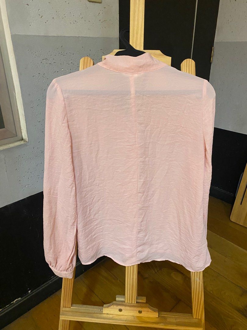H&M pink blouse (Category: Longsleeves) located in Manila. Submitted by kellypickle (Listing ID 1252913818, Image 3). Description: Polyester fabric Very soft fabric Size: small to medium.