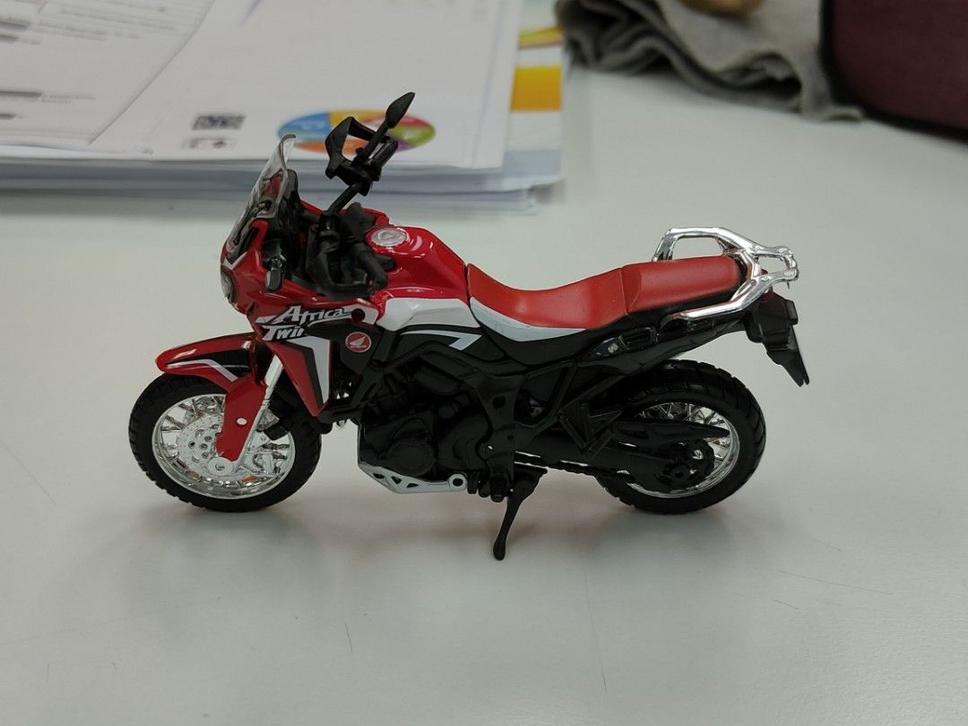 Maisto-Modèle de moto Honda Aica Twin Adventure Racing pour enfants, moto de rue en alliage, jouet de collection, cadeau de simulation, 1:18