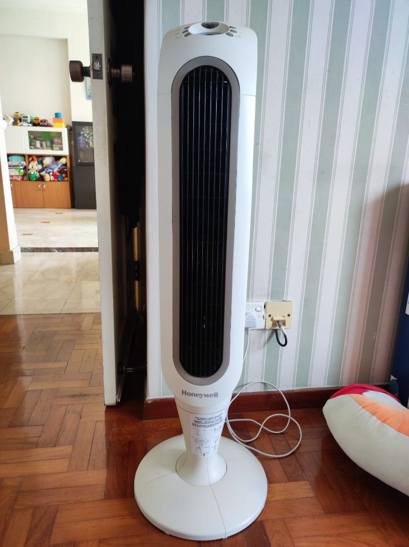 Honeywell Tower fan with Ionizer, Furniture & Home Living, Lighting