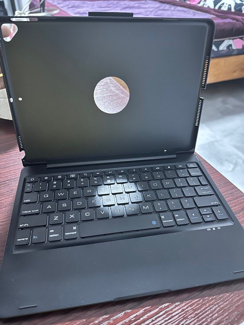 Ipad 9th gen case (Category: iPad) located in Sual. Submitted by Twinkle (Listing ID 1252797464, Image 2). Description: bought it for 1800 pesos,1 week,rfs i still have other cases .