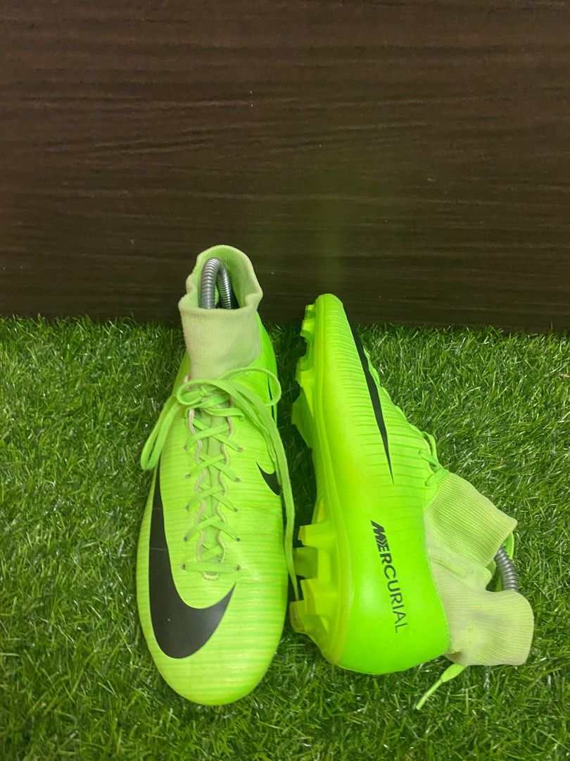 kasut bola nike magista